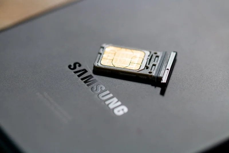 Come inserire e rimuovere la scheda SIM dal Samsung Galaxy S21