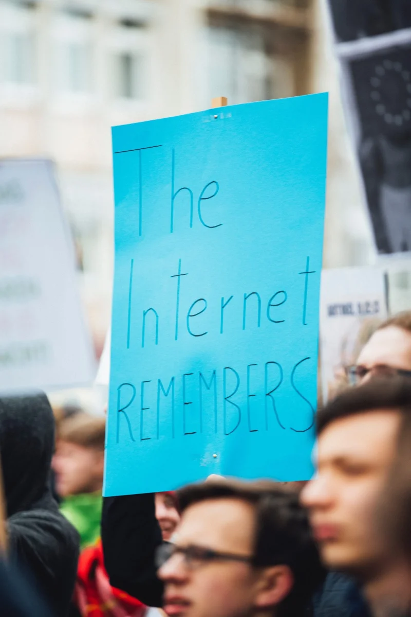 Jak korzystać z symbolu praw autorskich bezpiecznego dostępu do Internetu