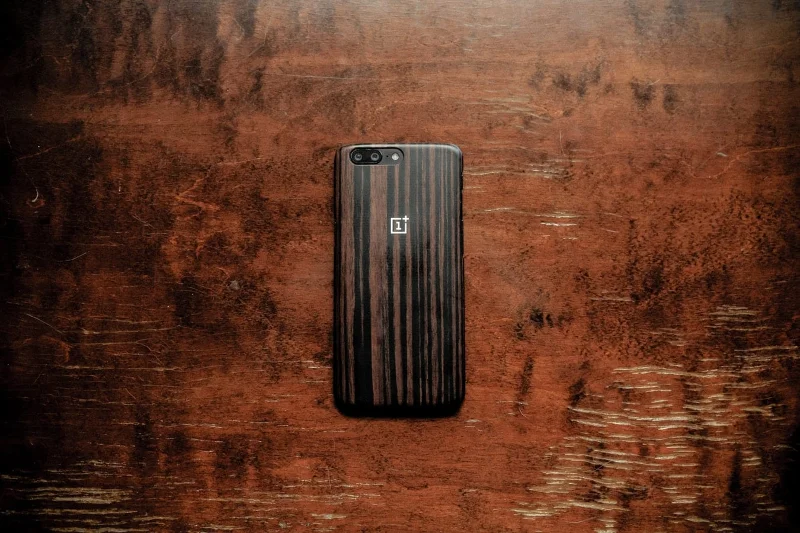 บทวิจารณ์และปฏิกิริยาเบื้องต้นของ OnePlus 8 Pro