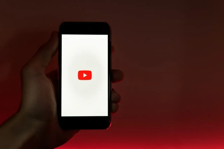 Wyłącz odtwarzanie wideo na Androidzie po wyjściu z YouTube
