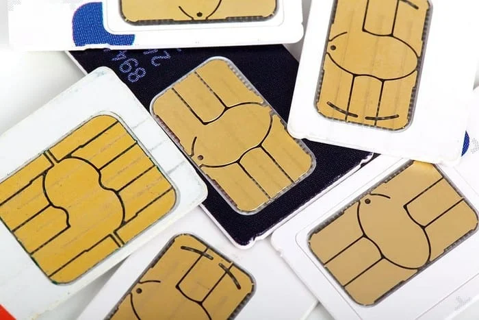 Jak naprawić kartę SIM nie wykrytą w Androidzie?