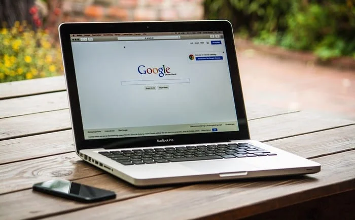 Jak tworzyć i zarządzać osią czasu Google