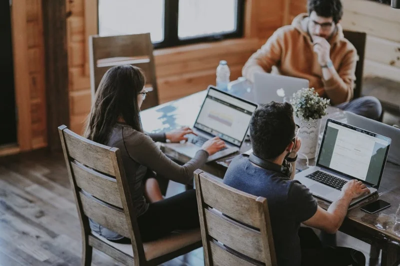 Como adicionar um membro da equipe à conversa do Polymail