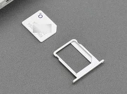iPad: jak włożyć lub wyjąć kartę SIM
