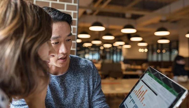 Come chattare con Skype in Office per il Web