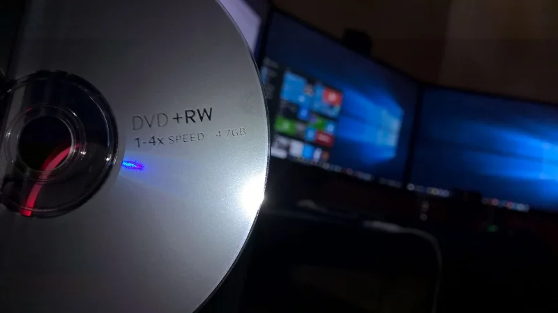 Riproduci film in DVD in Windows 10 senza pagare $ 15 per lapp originale