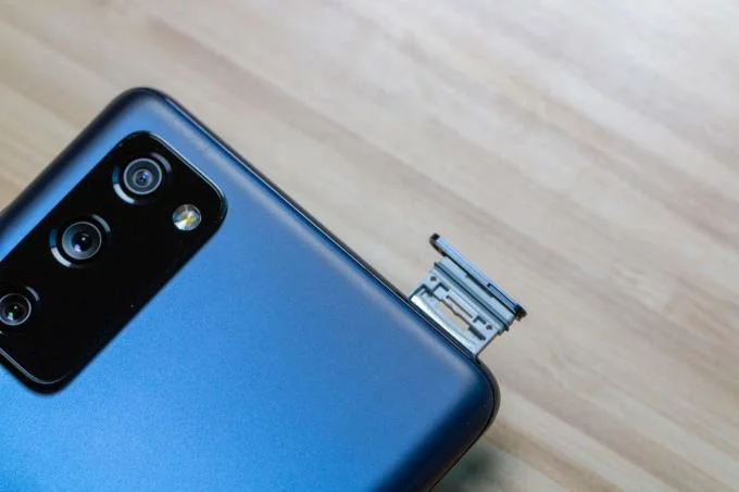 Come inserire e rimuovere la scheda SIM dal Samsung Galaxy S20 FE