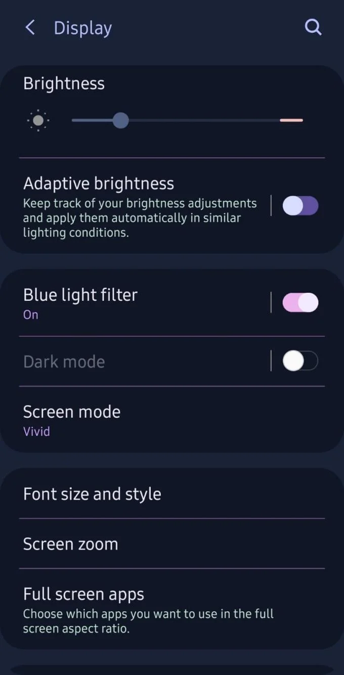 Galaxy S10e: ukryj wycięcie aparatu