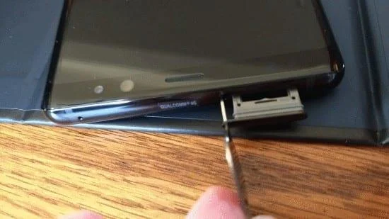 Galaxy Note8: SIM/SD-kaartlade plaatsen en verwijderen