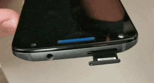 Droid Turbo: SIM- en SD-kaart plaatsen/verwijderen