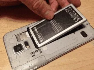 Toegang krijgen tot de simkaart en batterij op de Samsung Galaxy S5