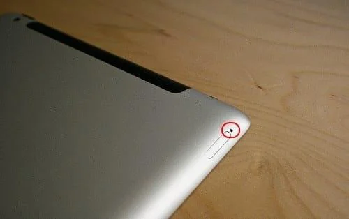 iPad: jak włożyć lub wyjąć kartę SIM
