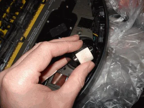 Rimozione della ruota Roomba