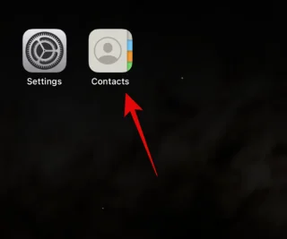 如何在裝有 iOS 17 的 iPhone 上為某人創建聯繫人海報