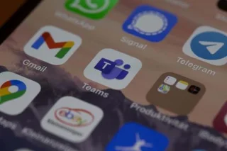 哪裡可以免費下載很酷的 Microsoft Teams 背景圖片