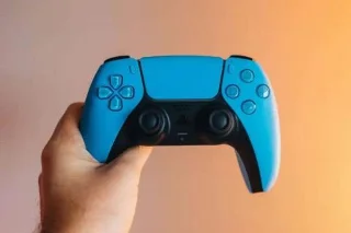 PS5 DualSense コントローラーのバッテリーを長持ちさせる方法