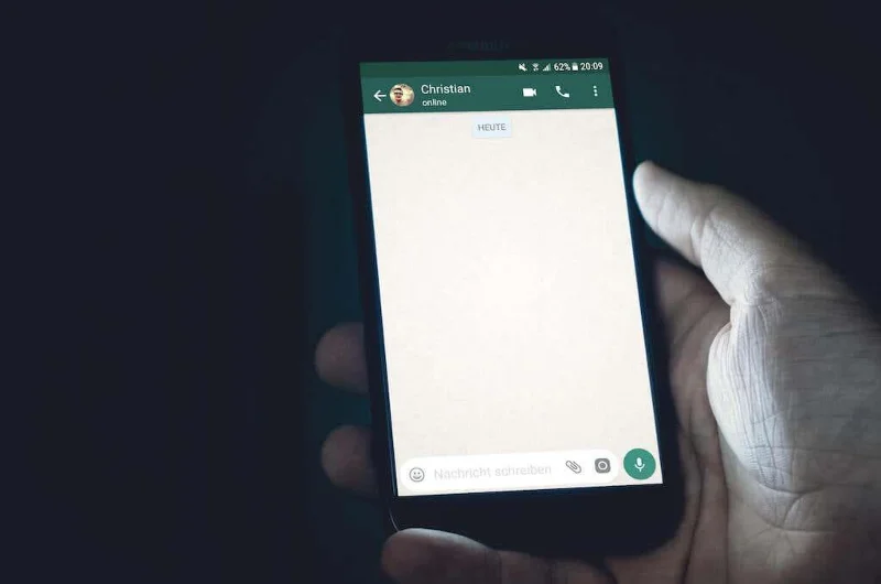 WhatsApp 메시지에서 굵게, 기울임꼴 및 취소선을 사용하는 방법