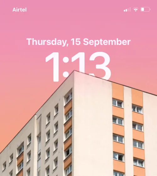 iOS 16에서 배경 화면 뒤에 시간을 두는 방법