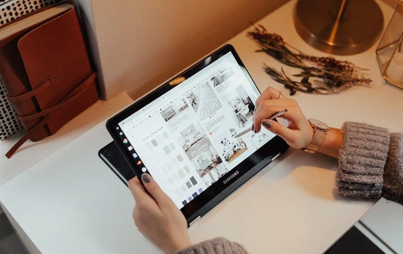 Waarom knippert het batterijlampje van mijn Chromebook wit: 4 manieren om het probleem op te lossen