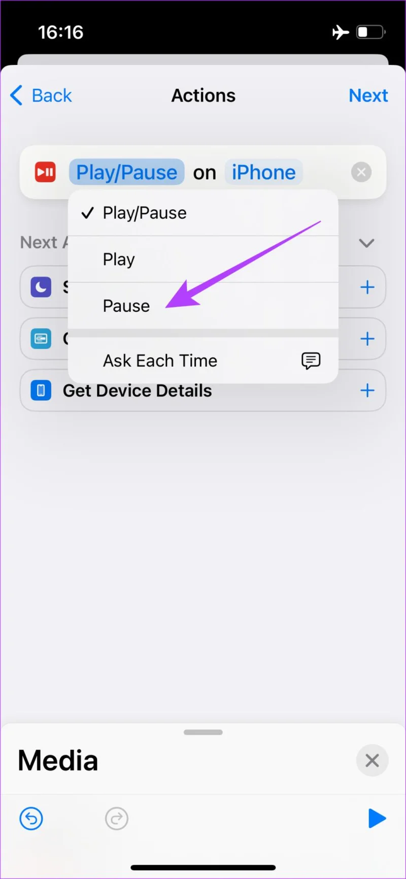 Hoe u kunt voorkomen dat muziek automatisch wordt afgespeeld in Apple CarPlay en Android Auto
