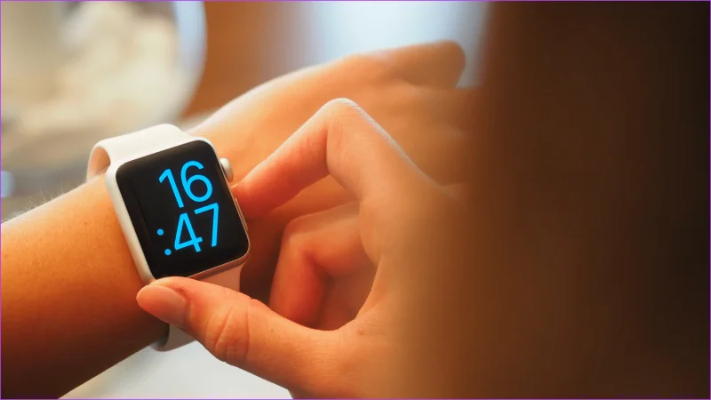 在另一隻手使用 Apple Watch