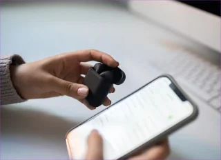 Perché i miei AirPod scricchiolano, sferragliano o producono rumore statico: 11 modi per risolvere questo problema