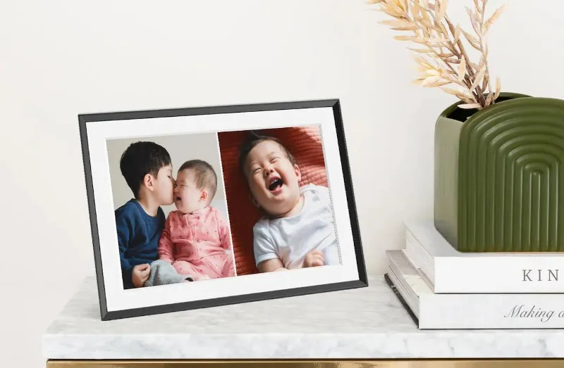 Aura Carver vs. Skylight: quale cornice digitale è migliore