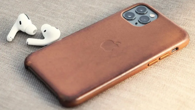 Top 7 manieren om het volumeniveau te corrigeren blijft omhoog of omlaag gaan op de iPhone