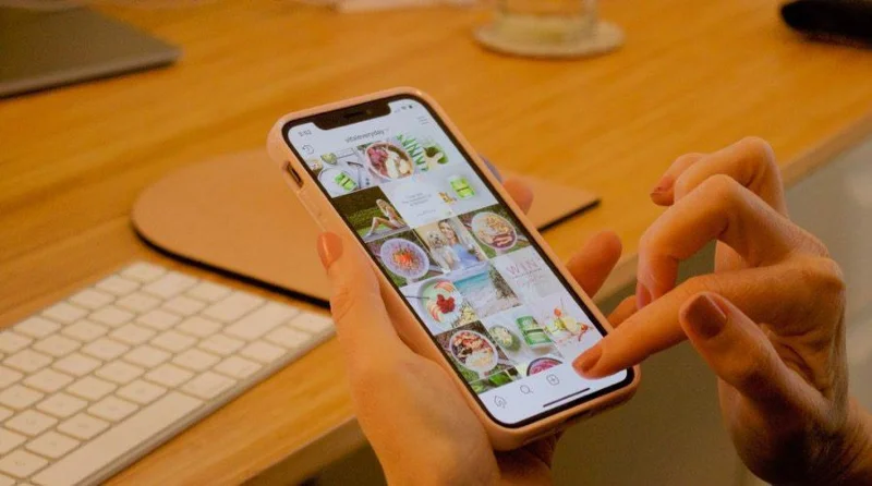 Come condividere (ripubblicare) la storia di qualcun altro su Instagram