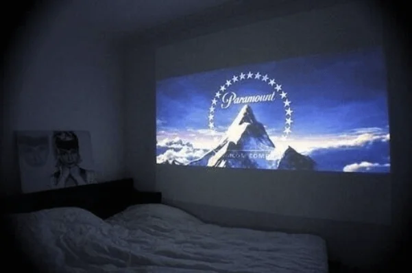วิธีการตั้งค่าโปรเจ็กเตอร์ (อย่างถูกต้อง) เพื่อทำให้ “Movie Nights” ของคุณดีขึ้น