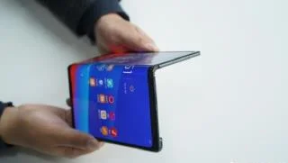 Apakah Ponsel Lipat adalah Ide Cerdas: Ya atau Tidak?