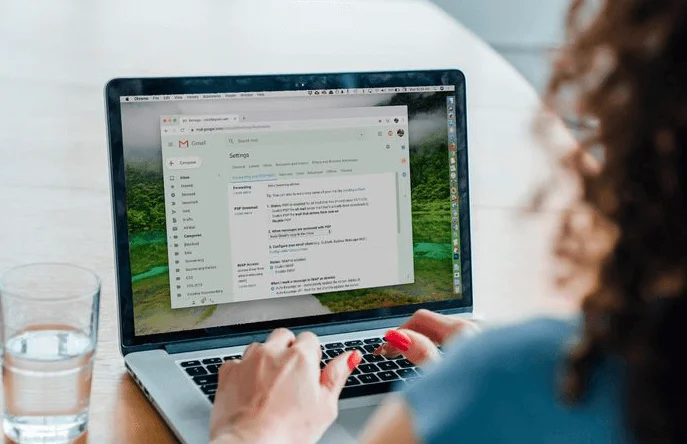 Jak przekazywać wiele wiadomości e-mail w Gmailu za jednym razem?