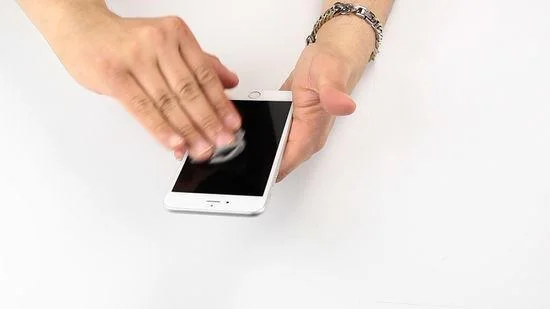 Akıllı Telefonunuzun Ekranını Temizleme Hakkında Eksiksiz Kılavuz: Yapılması ve Yapılmaması Gerekenler