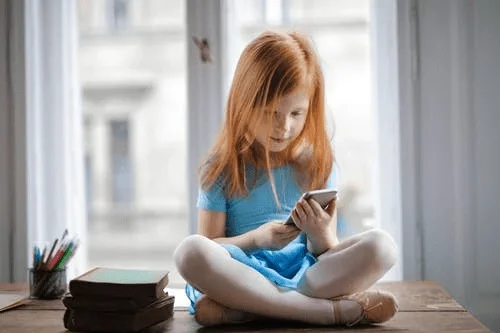 Bagaimana Paparan Internet yang Tidak Diatur Mempengaruhi Anak-anak yang Melek Digital?