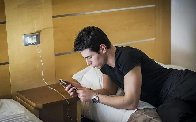 4 Mitos Pengisian Telepon Paling Umum: Saatnya Mengungkap Kebenaran