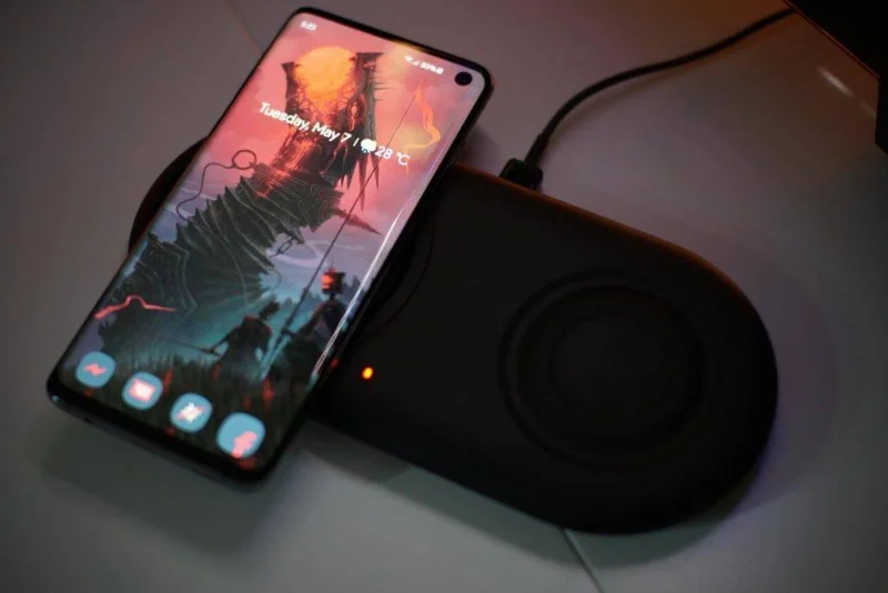 5 sfaturi și trucuri pentru a vă încărca rapid smartphone-ul din mers!