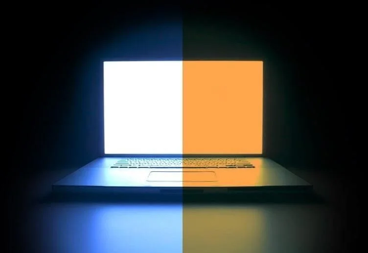 Menghabiskan Terlalu Banyak Waktu di PC Menatap Mata Anda?  Filter Cahaya Biru Mungkin Membantu!