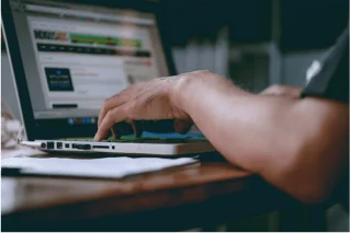 Apa yang Lebih Baik?: Paket Perangkat Lunak yang Dibundel Atau Aplikasi API Tunggal