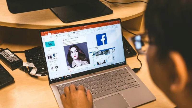 Bảng tin Facebook so với câu chuyện của bạn: Bạn nên đăng thông tin cập nhật ở đâu