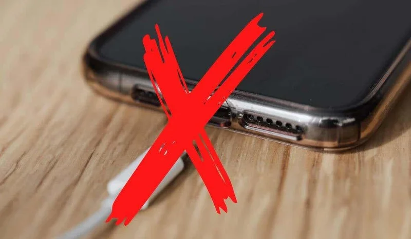 Cara Mengeluarkan Air dari Port Pengecasan Telefon Anda