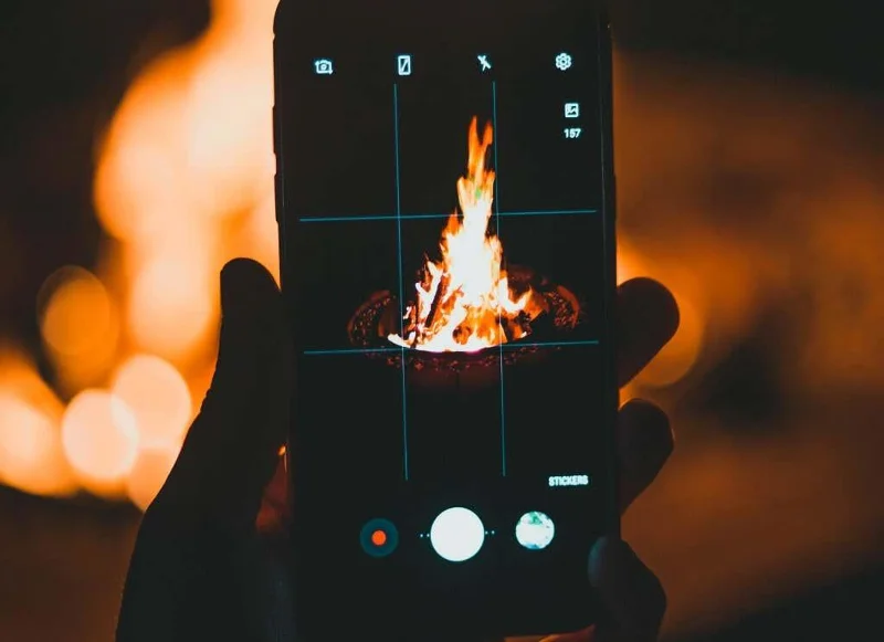 Adakah Mengecas Telefon Anda Semalaman Idea Buruk?