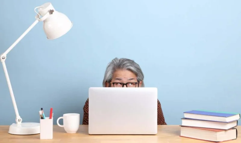 Sondaj: Obiceiurile pe internet pe care le ascund americanii